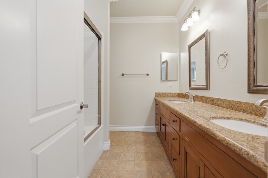 More Photos Of 1101 East Ave, Burbank Apartments For Sale