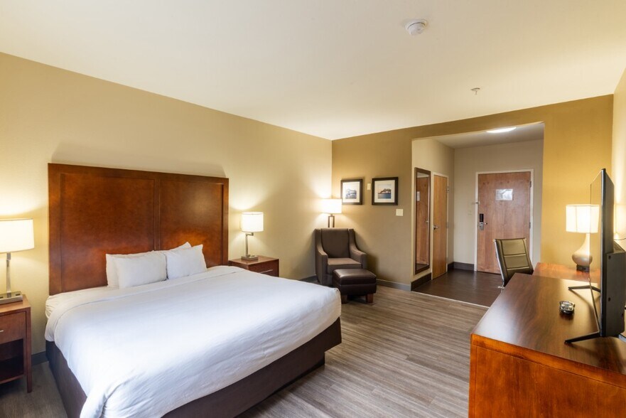 More Photos Of 2949 Varsity St, Baton Rouge Hotel For Sale