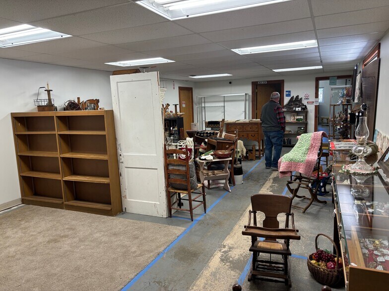 More Photos Of 5684 E Broadway Rd, Mount Pleasant Auto Salvage Facility For Sale