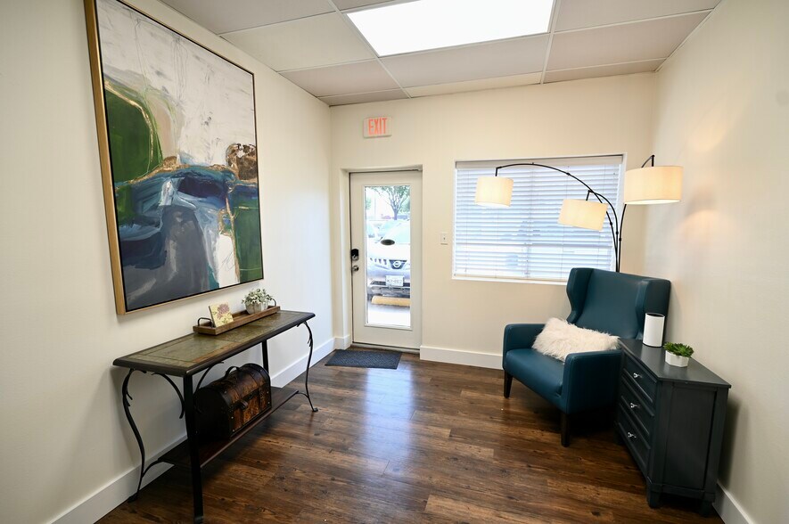 More Photos Of 911-1003 E Broad St, Mansfield Self Storage For Lease