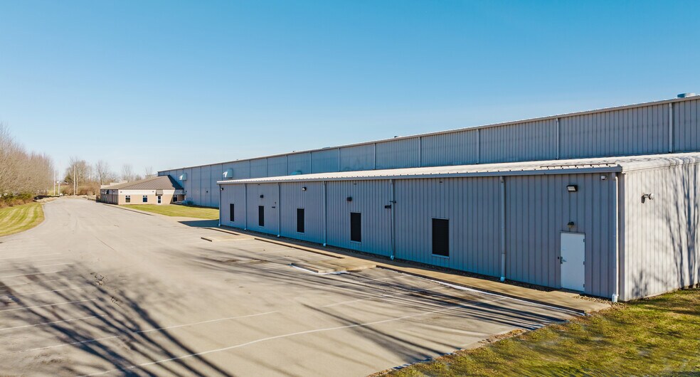 More Photos Of 220 S Noah Dr, Saxonburg Distribution For Lease