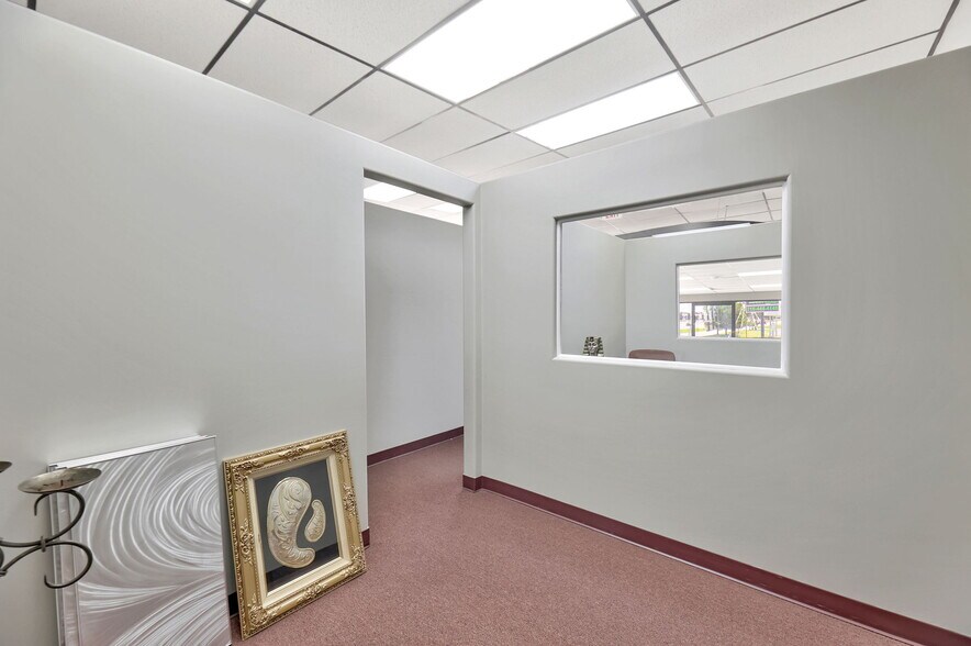 More Photos Of 11209 W Kellogg, Wichita Auto Dealership For Sale