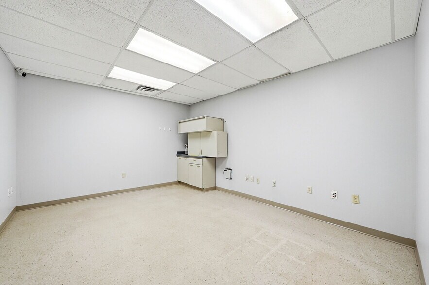 More Photos Of 329 Wesley St, Johnson City Medical For Sale