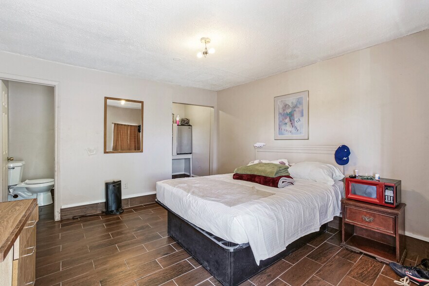 More Photos Of 7418 Chef Menteur Hwy, New Orleans Hotel For Sale