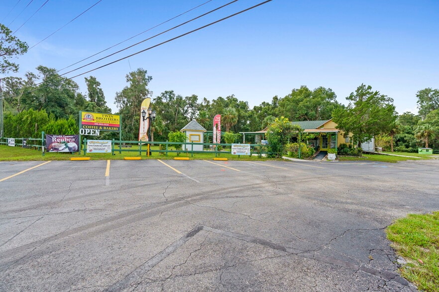 More Photos Of 4630 US Highway 17, De Leon Springs Restaurant For Sale