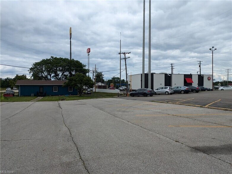 More Photos Of 1741 Broadway, Geneva Restaurant For Lease