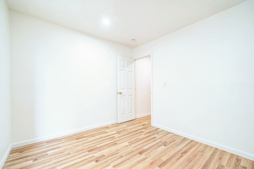 More Photos Of 823 Webster St, Oakland Storefront Retail Residential For Sale