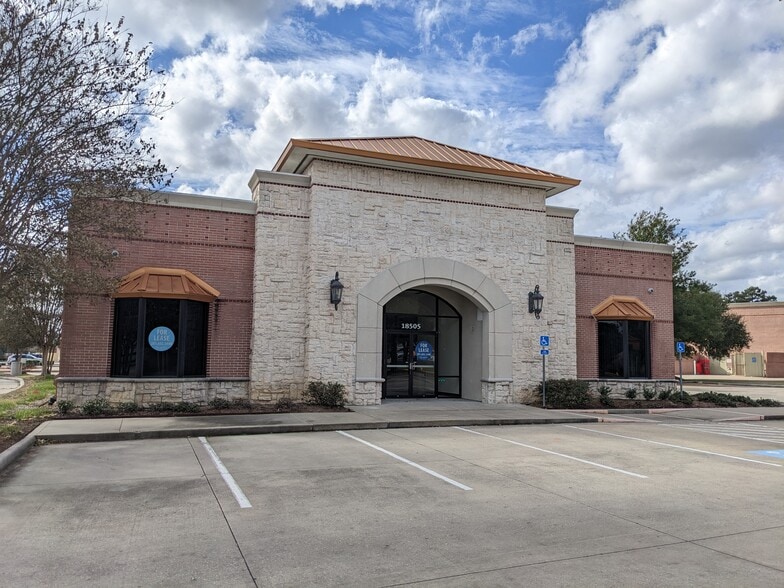 More Photos Of 18505 Champion Forest Dr, Spring Unknown For Lease