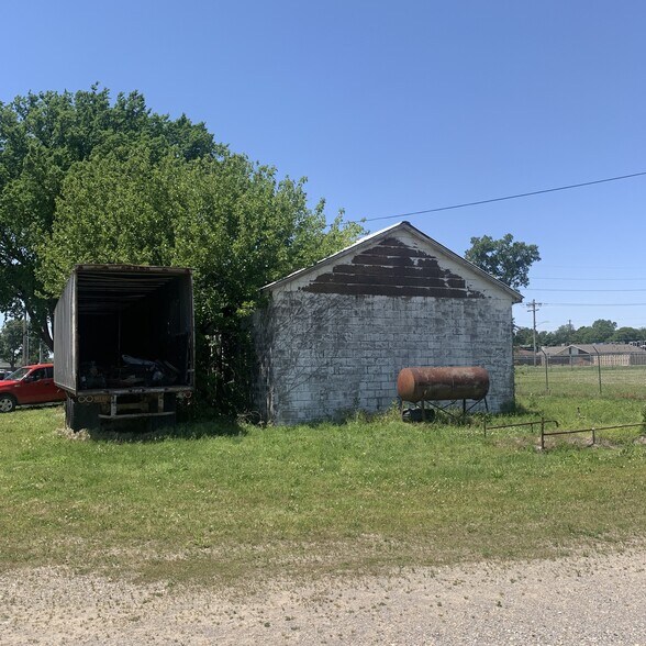 More Photos Of 298 Huffman Ave, Portageville Flex For Sale