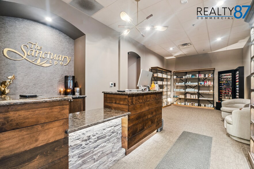 More Photos Of 2931 7th Ave, Marion General Retail For Lease