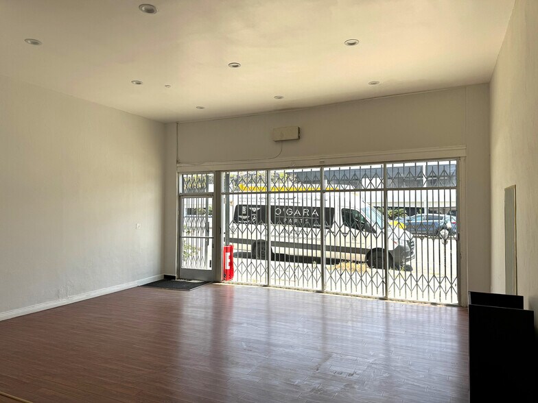 More Photos Of 1021 S Fairfax Ave, Los Angeles Storefront For Lease