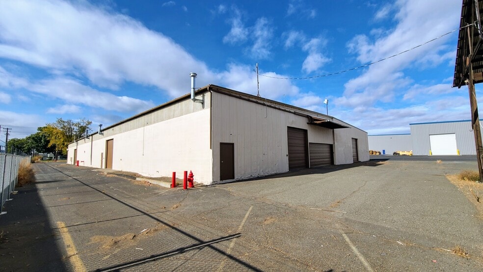 More Photos Of 1223 N 6th Ave, Yakima Manufacturing For Lease