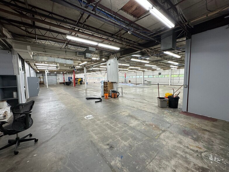 More Photos Of 55 Fields Ln, North Salem Warehouse For Lease