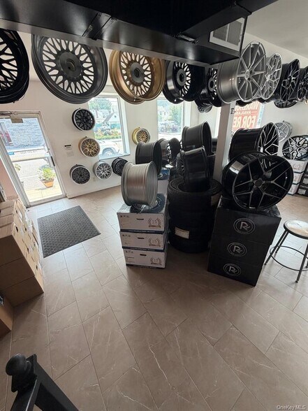 More Photos Of 105 Lakeville Rd, New Hyde Park Light Manufacturing For Lease