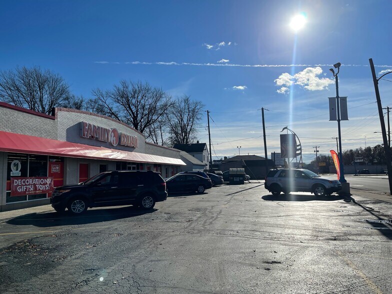 More Photos Of 5118-5126 N Summit St, Toledo Freestanding For Sale