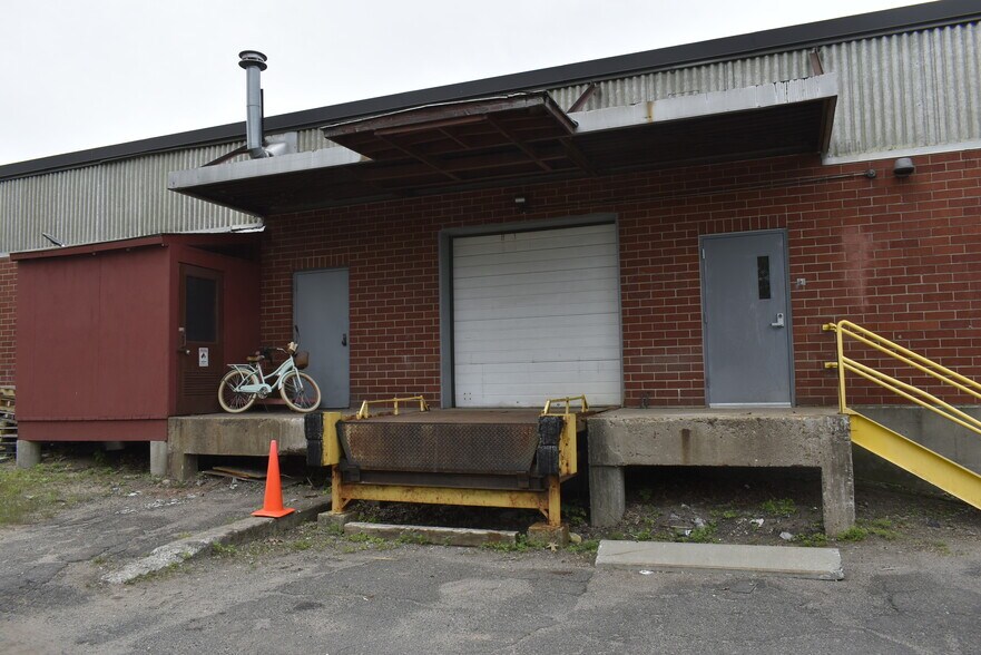 More Photos Of 315-319 Lake Ave, Bristol Manufacturing For Lease