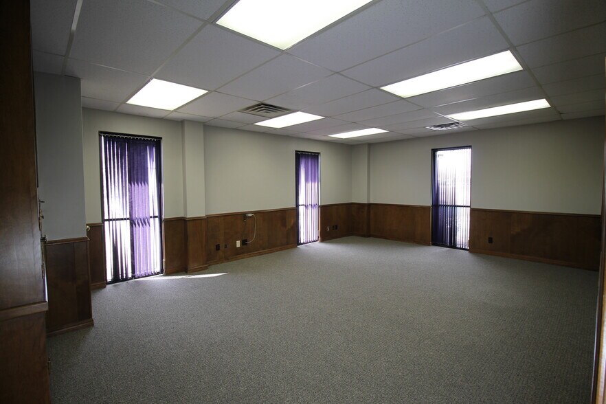 More Photos Of 1815 W Detroit St, Broken Arrow Service For Lease