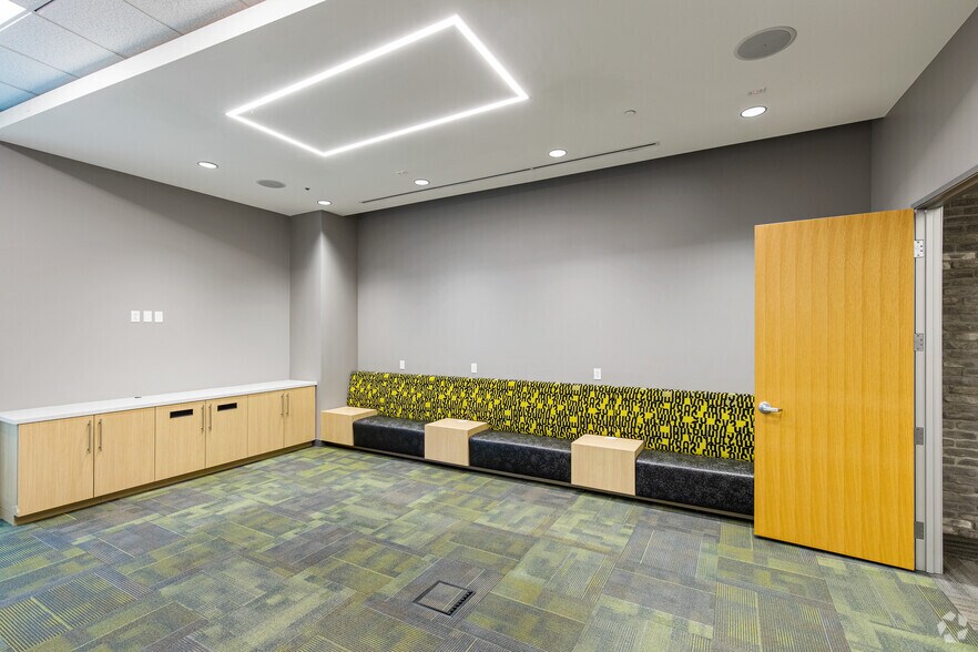 More Photos Of 5475 S Decatur Blvd, Las Vegas Research And Development For Lease