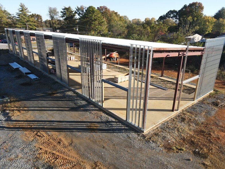 More Photos Of 110 Whitewood Blvd, Johnson City General Retail For Lease