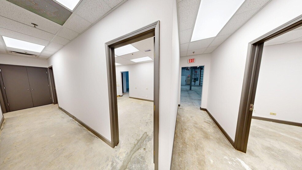 More Photos Of 271-285 E Helen Rd, Palatine Light Distribution For Sale