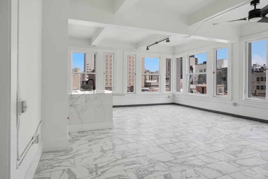 More Photos Of 115 N Mesa St, El Paso General Retail For Sale