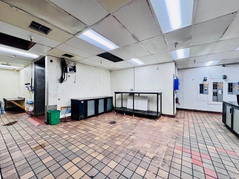 More Photos Of 1987 Hilltop Dr, Redding General Retail For Lease