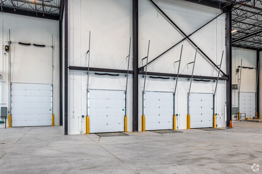 More Photos Of 180-190 Allstate Pky, Markham Distribution For Sale