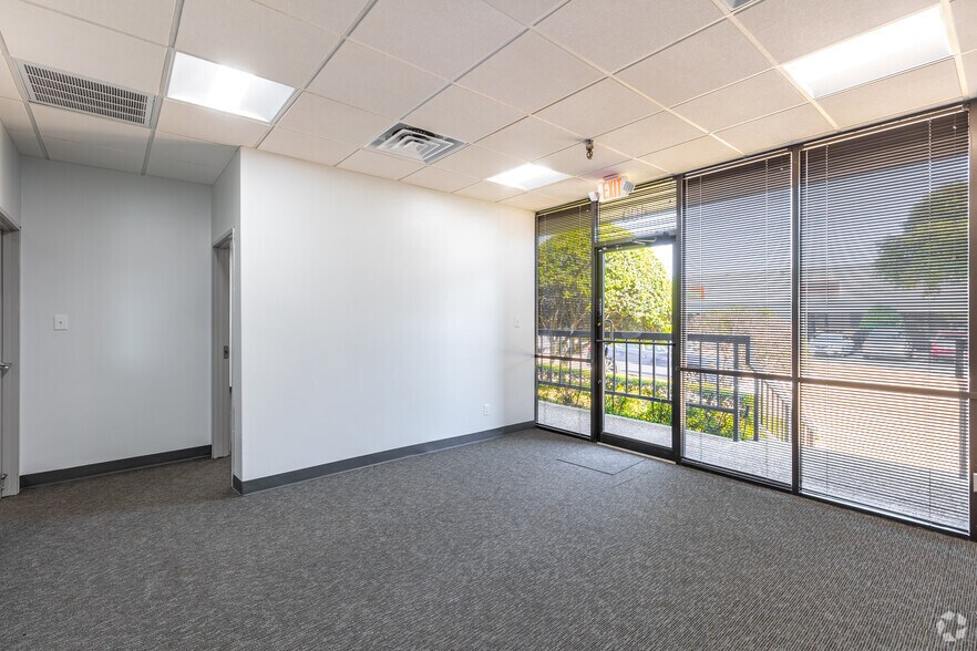 More Photos Of 2156 W Northwest Hwy, Dallas Light Distribution For Lease