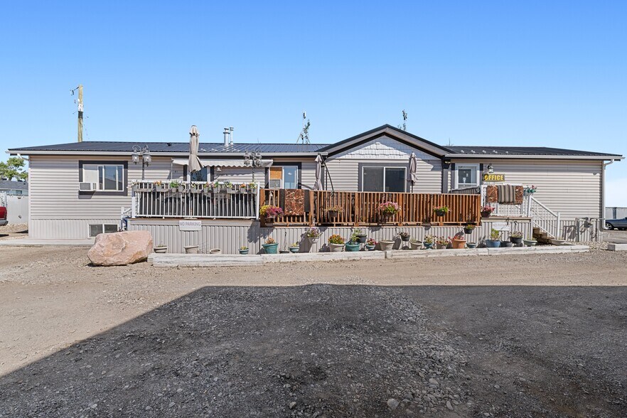 More Photos Of 81 Barstow St, Carseland Auto Repair For Sale