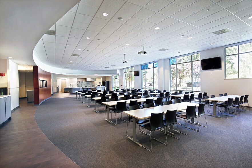 More Photos Of 5000 Headquarters Dr, Plano Office For Lease