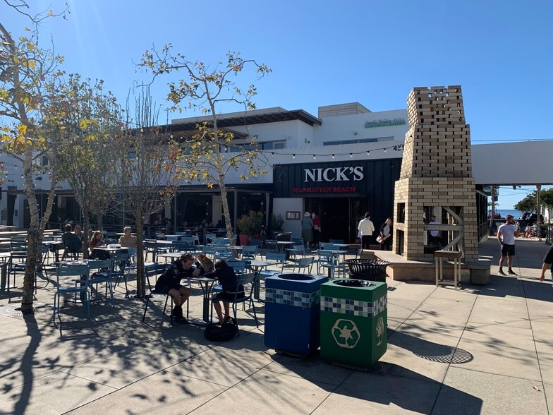 More Photos Of 451 Manhattan Beach Blvd, Manhattan Beach Restaurant For Lease