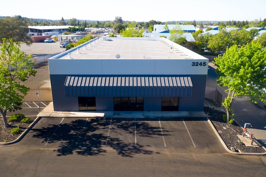 More Photos Of 3245 Swetzer Rd, Loomis Warehouse For Lease