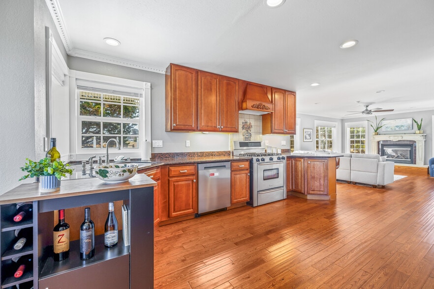 More Photos Of 19351 Del Mar Dr, Fort Bragg Specialty For Sale