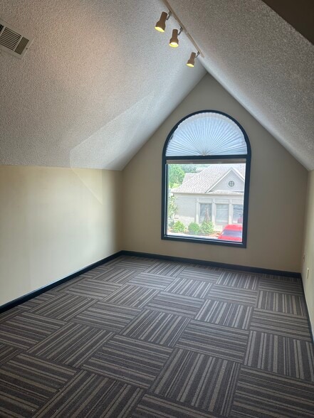 More Photos Of 242 Poplar View Pky, Collierville Medical For Lease