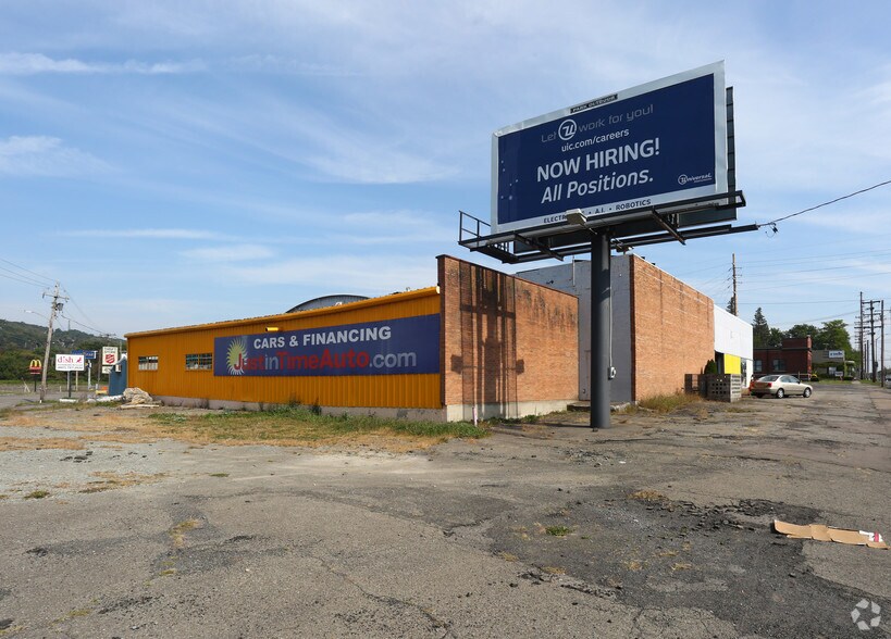 More Photos Of 701-711 E Main St, Endicott Auto Dealership For Lease