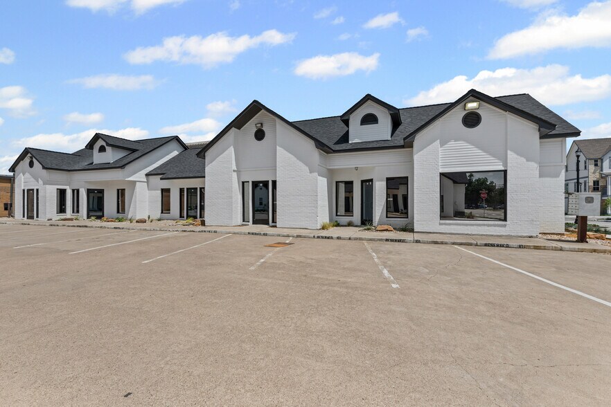 More Photos Of 189 Elm St, Lewisville Office For Sale