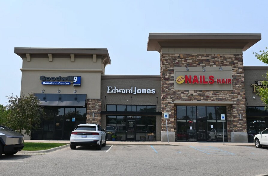 More Photos Of 1015 N Irish Rd, Davison Restaurant For Sale