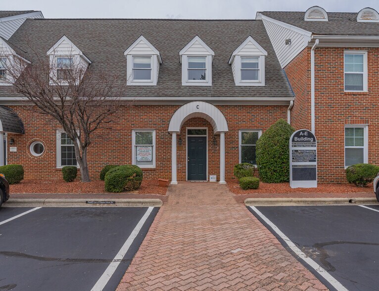 More Photos Of 1365 Westgate Center Dr, Winston-Salem Medical For Lease