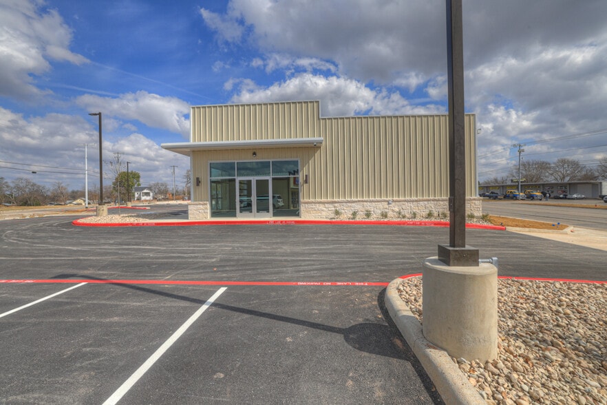 More Photos Of 596 S Business Ih 35, New Braunfels Freestanding For Lease