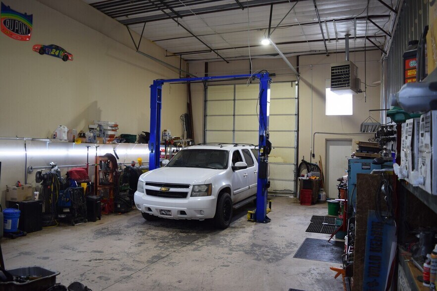 More Photos Of 520-536 W 66th St, Loveland Light Manufacturing For Sale