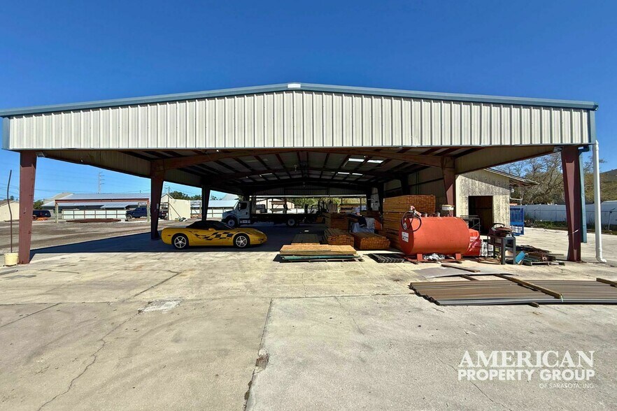 More Photos Of 5611 15th St E, Bradenton Freestanding For Lease