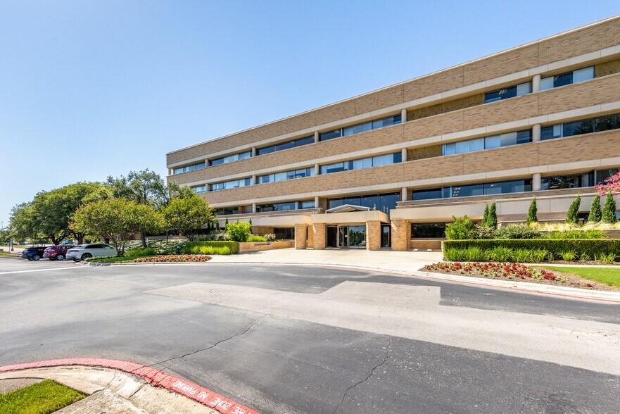 More Photos Of 101 W Louis Henna Blvd, Austin Office For Lease