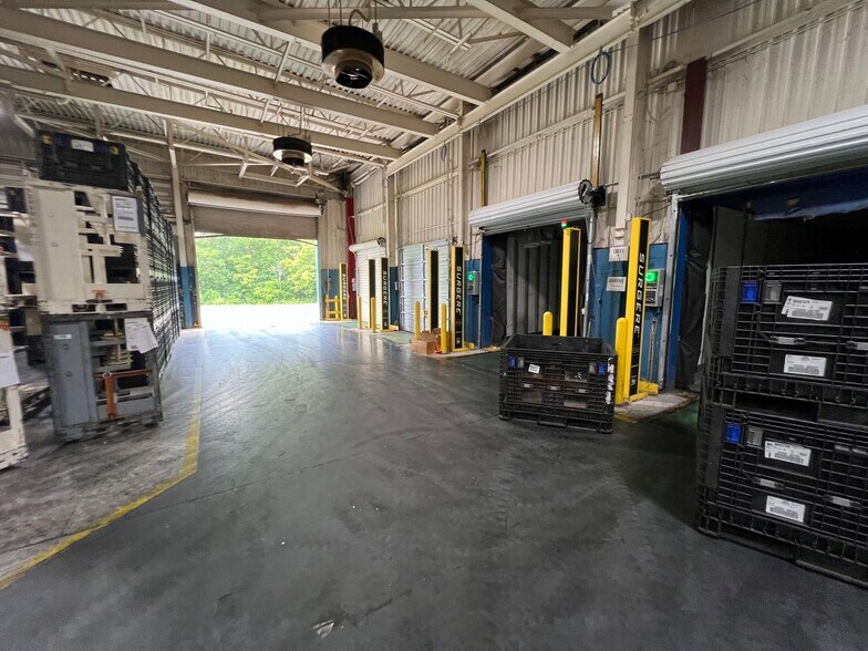 More Photos Of 1641 Thompson Rd, Hartselle Manufacturing For Sale