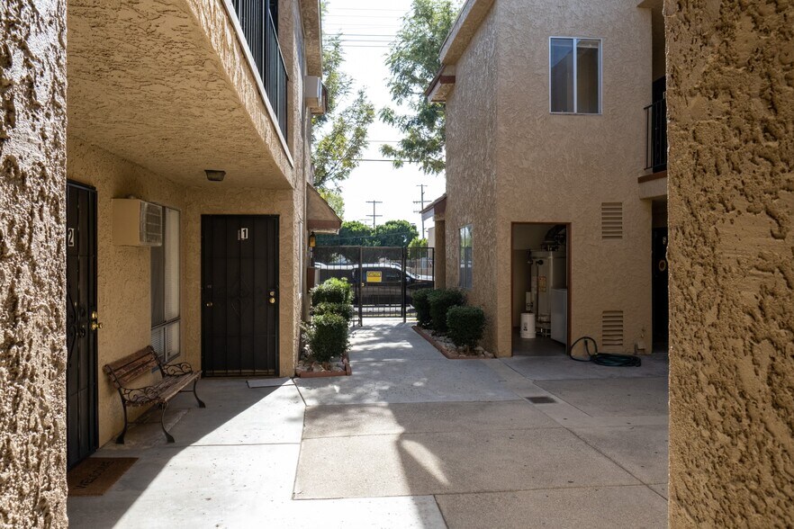 More Photos Of 11341 Victory Blvd, North Hollywood Apartments For Sale