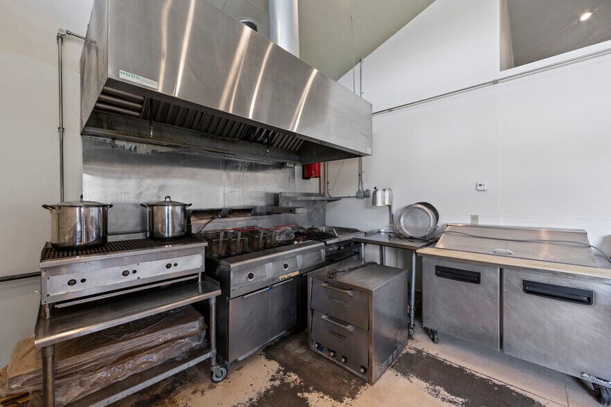 More Photos Of 606 W Byers Ave, Hot Sulphur Springs Flex For Sale