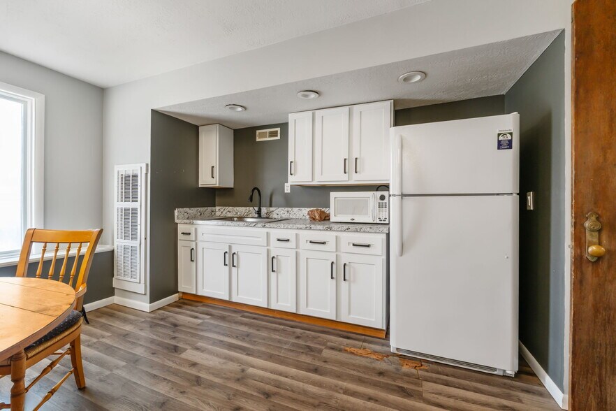 More Photos Of 437 Holtzman Ave, Columbus Warehouse For Sale