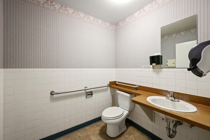 More Photos Of 970 Petit Ave, Ventura Medical For Sale