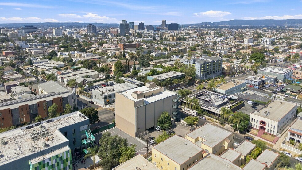 More Photos Of 2333 Beverly Blvd, Los Angeles Office For Lease