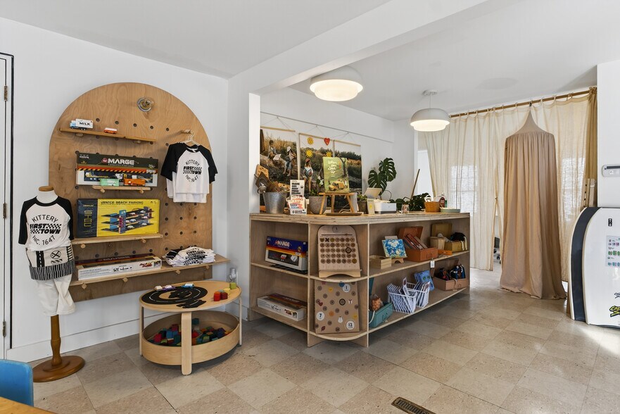 More Photos Of 10 Walker St, Kittery Loft Creative Space For Lease