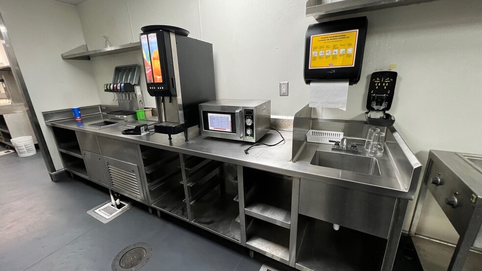 More Photos Of 6200 College Dr, Suffolk General Retail For Lease